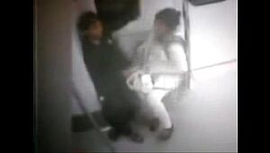 DELHI METRO CCTV FOOTAGE LEAKED - COUPLE      low